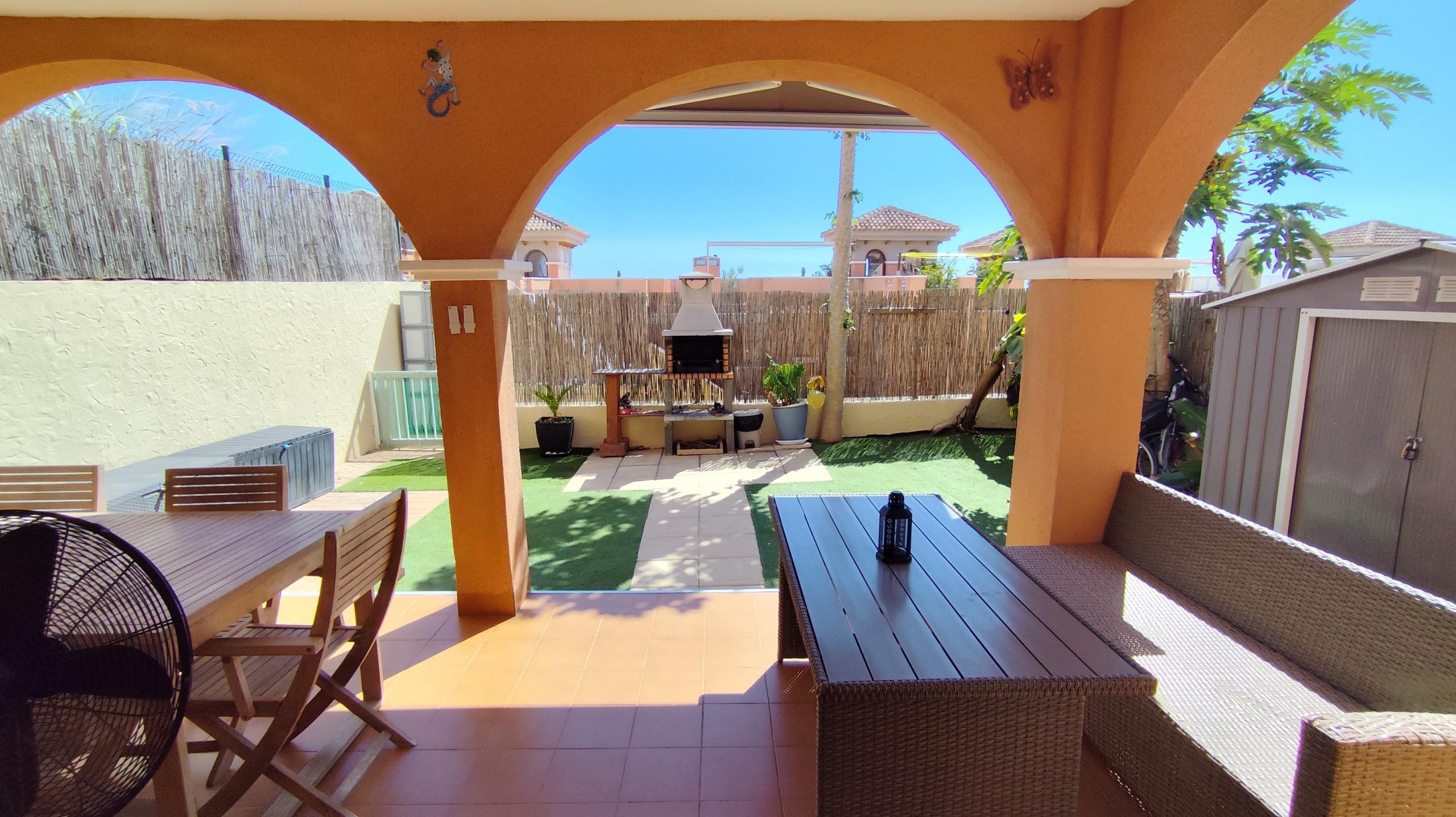 1285. PRECIOSA CASA EN PLANTA BAJA 3HAB. 2WC PISCINA COMUNITARIA
